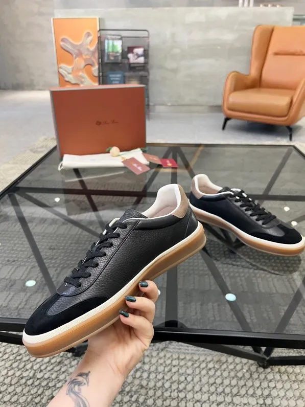 Factory price: 440💰Loro men's shoes💰iana top purchasing agent🇮🇹 men's shoes💰 The popular casual sneakers counter of the popular street man has new products at the same time. The uppers are made of cowhide fabric imported from Italy. The high-quality splicing technology has a classic and generous layout with a masculine temperament. Soft and comfortable cowhide lining. The soles: the original soles are specially provided by the original factory. The exclusive molded soles are super comfortable. The original factory follows the order. 🔍🔍High quality. You can enter and exit the counter at will. Welcome to compare. The code number is 38-44, customized 45